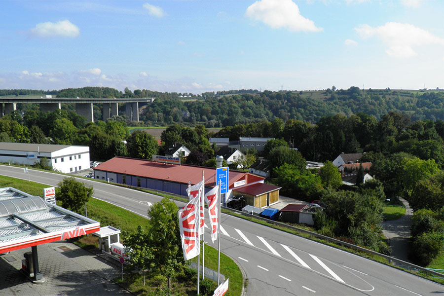 Avia Tankstelle und A3 beim Donau-Hotel Sinzing
